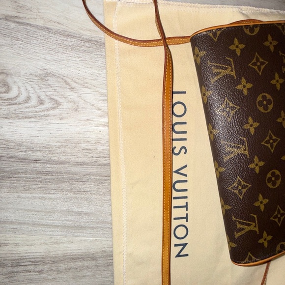Louis Vuitton Monogram Pochette Twin GM - Picture 9 of 14